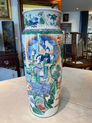 A pair of Chinese famille verte rouleau vases with narrative design, 19th C. — photo 1