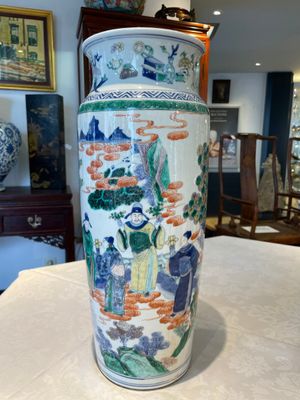 A pair of Chinese famille verte rouleau vases with narrative design, 19th C. — photo 18