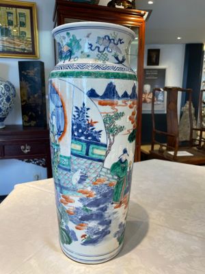 A pair of Chinese famille verte rouleau vases with narrative design, 19th C. — photo 19