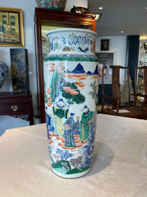 A pair of Chinese famille verte rouleau vases with narrative design, 19th C. — photo 3