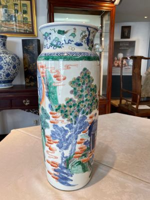 A pair of Chinese famille verte rouleau vases with narrative design, 19th C. — photo 4