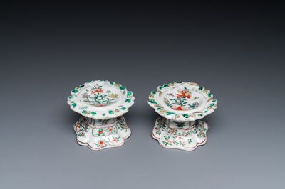 A pair of Chinese famille verte salts, Kangxi
