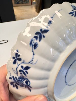 A pair of Chinese famille verte 'Sea Creatures' lobed plates, Kangxi — photo 13