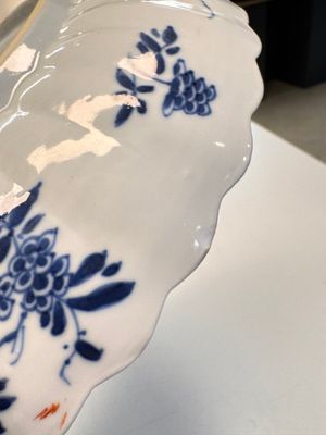 A pair of Chinese famille verte 'Sea Creatures' lobed plates, Kangxi — photo 19
