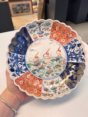 A pair of Chinese famille verte 'Sea Creatures' lobed plates, Kangxi — photo 24