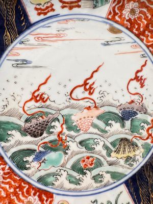 A pair of Chinese famille verte 'Sea Creatures' lobed plates, Kangxi — photo 25