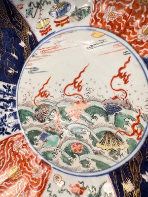 A pair of Chinese famille verte 'Sea Creatures' lobed plates, Kangxi — photo 26