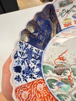A pair of Chinese famille verte 'Sea Creatures' lobed plates, Kangxi — photo 27