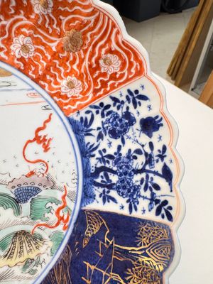 A pair of Chinese famille verte 'Sea Creatures' lobed plates, Kangxi — photo 31
