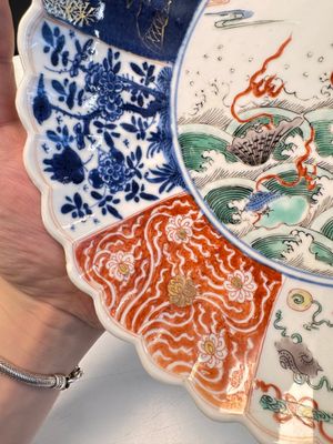 A pair of Chinese famille verte 'Sea Creatures' lobed plates, Kangxi — photo 34