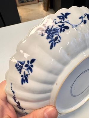 A pair of Chinese famille verte 'Sea Creatures' lobed plates, Kangxi — photo 38