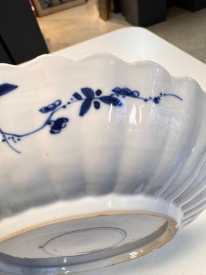 A pair of Chinese famille verte 'Sea Creatures' lobed plates, Kangxi — photo 39