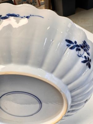 A pair of Chinese famille verte 'Sea Creatures' lobed plates, Kangxi — photo 40