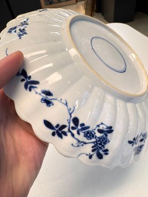 A pair of Chinese famille verte 'Sea Creatures' lobed plates, Kangxi — photo 44