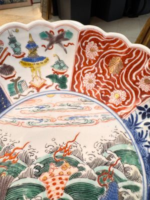 A pair of Chinese famille verte 'Sea Creatures' lobed plates, Kangxi — photo 5