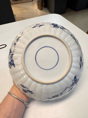 A pair of Chinese famille verte 'Sea Creatures' lobed plates, Kangxi — photo 10