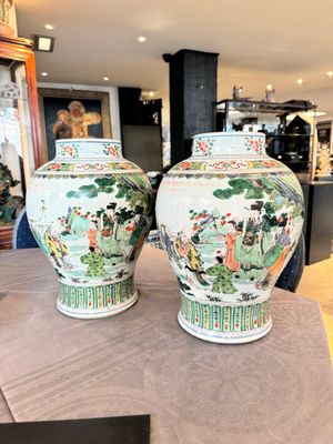 A pair of Chinese famille verte 'Shou Lao' vases, Kangxi — photo 1
