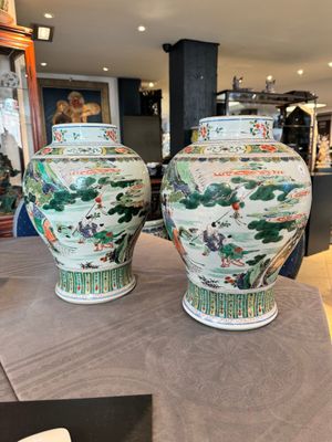 A pair of Chinese famille verte 'Shou Lao' vases, Kangxi — photo 2