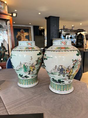 A pair of Chinese famille verte 'Shou Lao' vases, Kangxi — photo 4