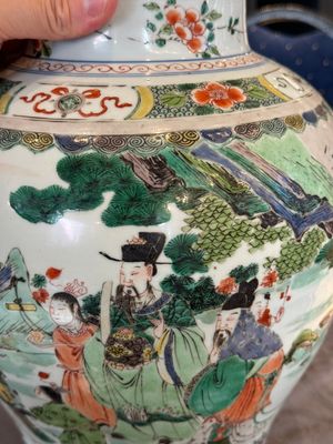 A pair of Chinese famille verte 'Shou Lao' vases, Kangxi — photo 7