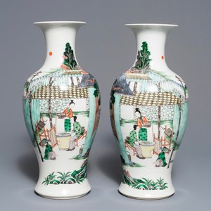 A pair of Chinese famille verte 'silk production' vases, 19th C. — 照片 1