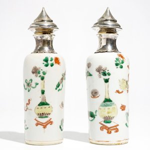 A pair of Chinese famille verte silver-mounted rouleau vases, Kangxi — photo 1