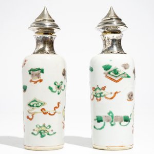 A pair of Chinese famille verte silver-mounted rouleau vases, Kangxi — photo 2