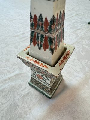 A pair of Chinese famille verte square candle holders, 19th C. — photo 12