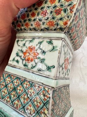 A pair of Chinese famille verte square candle holders, 19th C. — photo 14