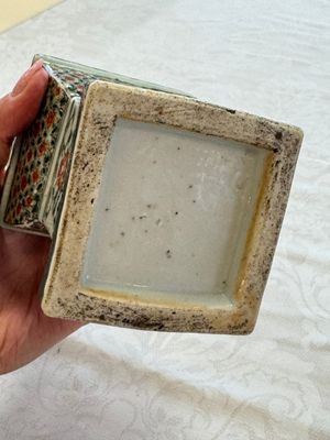 A pair of Chinese famille verte square candle holders, 19th C. — photo 16