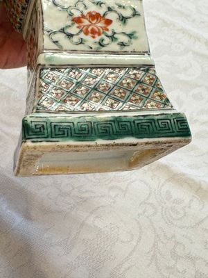 A pair of Chinese famille verte square candle holders, 19th C. — photo 17