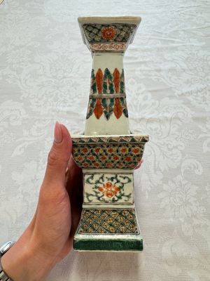 A pair of Chinese famille verte square candle holders, 19th C. — photo 18