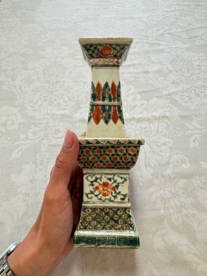 A pair of Chinese famille verte square candle holders, 19th C. — photo 19
