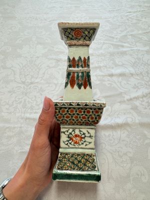 A pair of Chinese famille verte square candle holders, 19th C. — photo 2