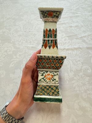 A pair of Chinese famille verte square candle holders, 19th C. — photo 21