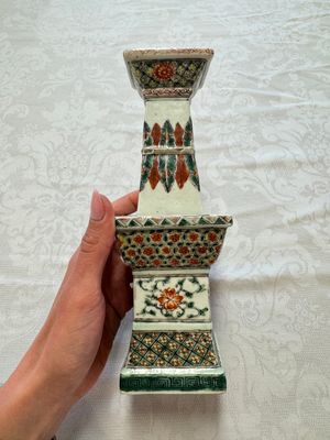 A pair of Chinese famille verte square candle holders, 19th C. — photo 4