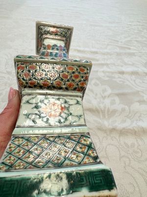 A pair of Chinese famille verte square candle holders, 19th C. — photo 6