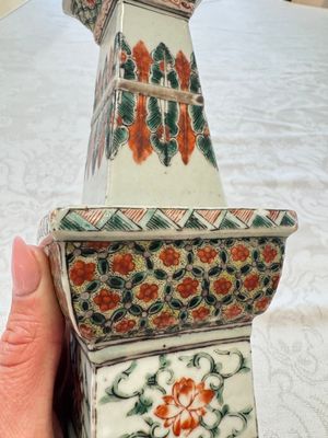 A pair of Chinese famille verte square candle holders, 19th C. — photo 7