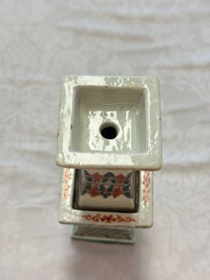 A pair of Chinese famille verte square candle holders, 19th C. — photo 8