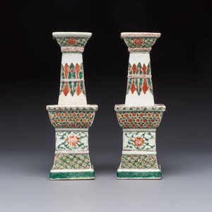 A pair of Chinese famille verte square candle holders, 19th C. — photo 4