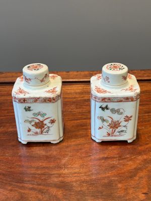 A pair of Chinese famille verte square tea caddies, Kangxi — 照片 2