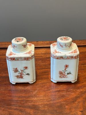 A pair of Chinese famille verte square tea caddies, Kangxi — 照片 3