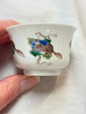 A pair of Chinese famille verte 'squirrels and melons' cups, Chenghua mark, Kangxi — photo 10
