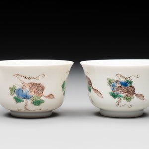 A pair of Chinese famille verte 'squirrels and melons' cups, Chenghua mark, Kangxi — photo 5