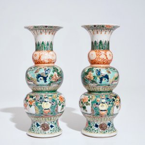 A pair of Chinese famille verte triple gourd vases, 19th C. — 照片 1