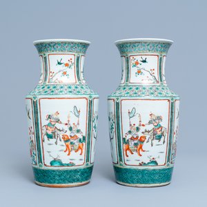 A pair of Chinese famille verte vases, 19th C. — 照片 1