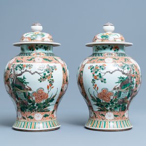 A pair of Chinese famille verte vases and covers, Kangxi mark, 19th C. — photo 1