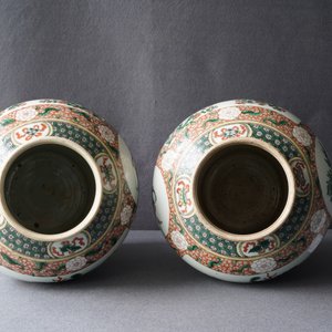A pair of Chinese famille verte vases and covers, Kangxi mark, 19th C. — photo 9