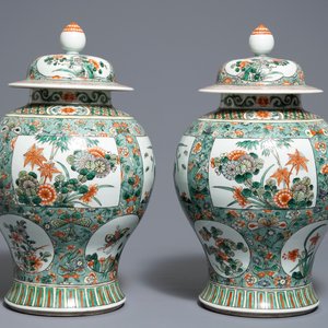 A pair of Chinese famille verte vases and covers with floral design, 19/20th C. — 照片 3