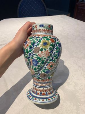 A pair of Chinese famille verte vases and covers with floral design, Kangxi — photo 15
